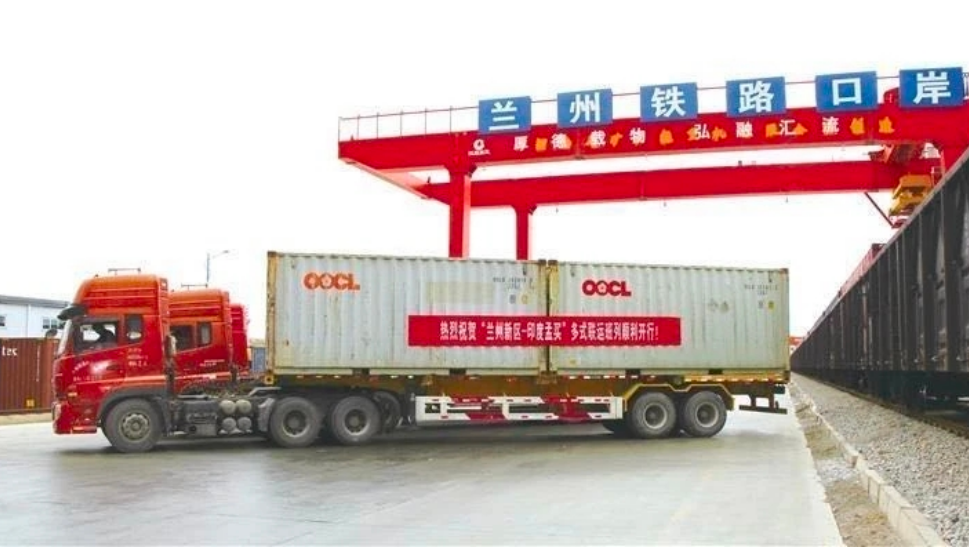 兰州新区首批陆海多式联运设备专列发往印度孟买