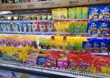 儿童奶酪棒“卷”向婴儿、女性