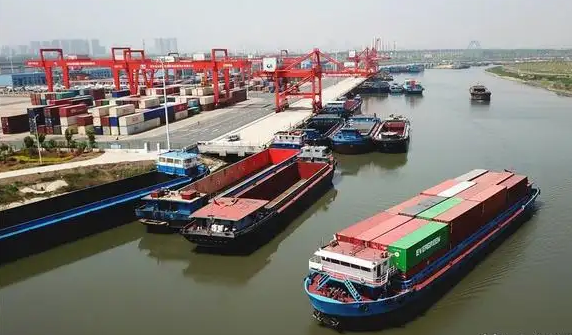 江淮运河九条集装箱航线开航 长江淮河“一线牵”