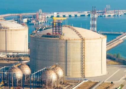 国内首座27万立方米液化天然气储罐建成完工