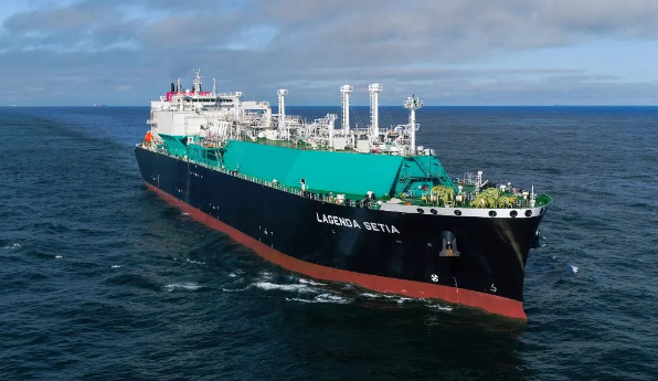 沪东中华建造的79960立方米液化天然气船“传奇忠诚”号命名