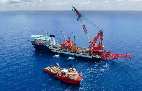 我国自主设计建造的“深海一号”二期海底管道终端安装完成
