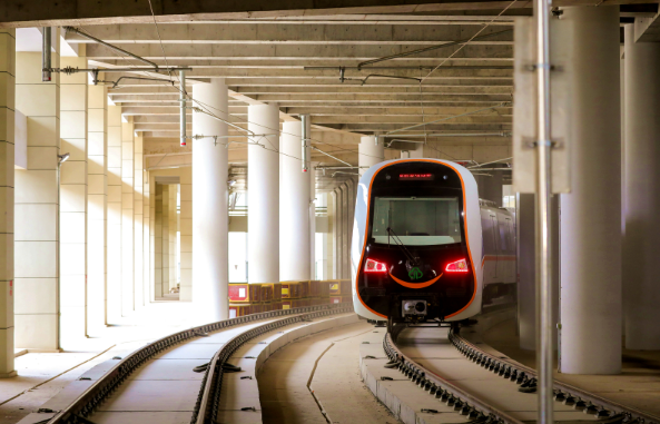 福建首条全自动无人驾驶地铁开通运营