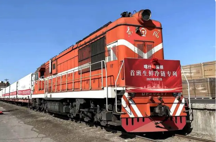 助力乡村振兴 首列喀什-深圳冷链专列成功开行
