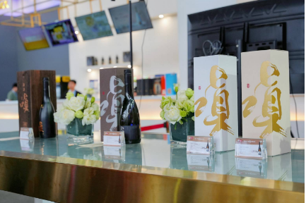 上半年酒类消费市场遇冷 酒企“出圈”尝试“年轻化”营销