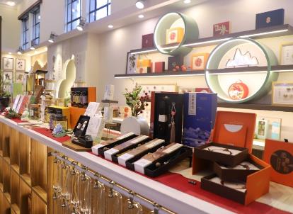 享“消费盛宴” 国潮成“重头戏”