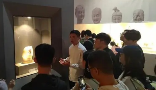 中国各地博物馆“加班加点”假日迎客