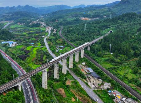 最高时速300公里！贵广高铁今天正式提速