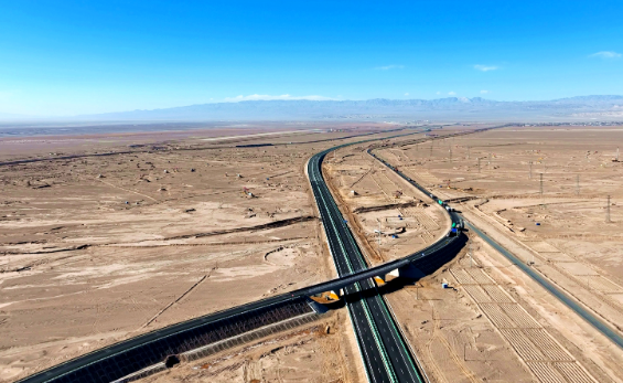 青海省黄瓜梁至茫崖（省界）高速公路正式通车