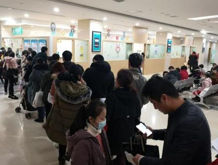 多地医院门急诊排长队，这个秋冬又是发热高峰？
