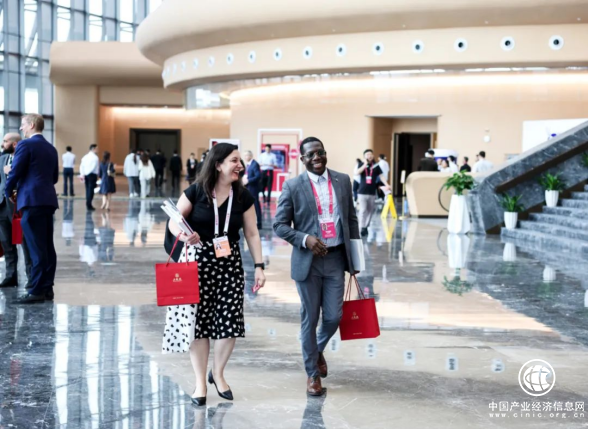 16988048064571<span style='background-color: orange'>20</span>.png