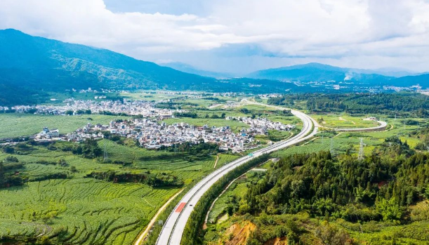 临双高速公路全线建成通车 云南交投集团投建