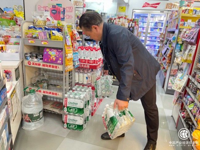 我的师傅何雄清：小身板，大形象