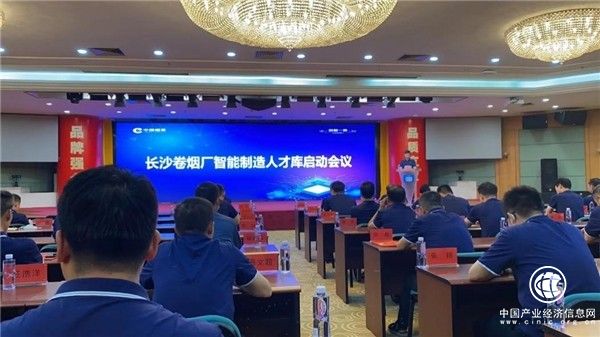 搭建“小”平台 成就“大”舞台