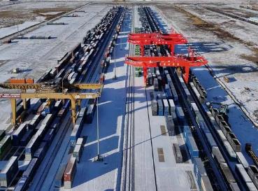 满洲里铁路口岸中欧班列通行和货物运送量首次跃居中国第一