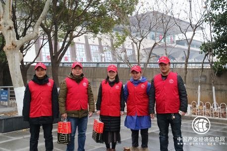 出发！党旗在指引，我们在路上——记武昌“党建 营销”志愿者服务队