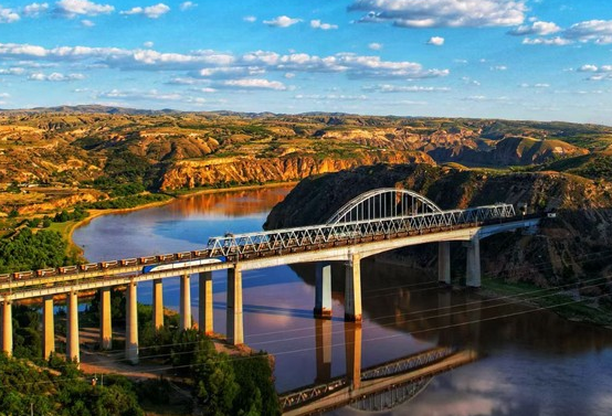 国家能源集团新朔大准线贯通26年运量超20亿吨