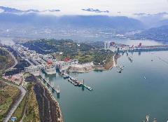 三峡枢纽航运通过量达1.6亿吨，突破历年最高水平