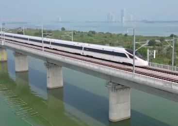 前10月全国铁路发送旅客创新高