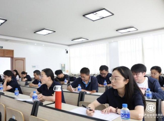 专技综合两手抓，风劲扬帆正当时