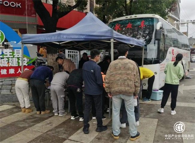 秋意渐凉，人心暖