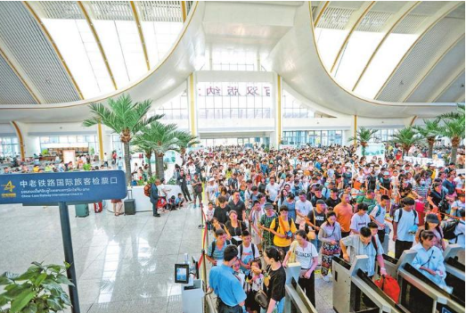 中老铁路跨境旅客突破10万人次
