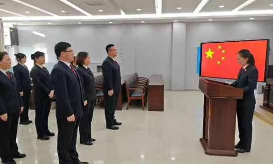 20231212114056365.jpg 图为法制宣誓现场.jpg