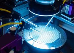 半导体行业新挑战：光刻胶价格上涨 10%-20%