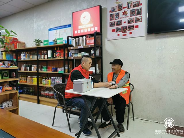 岁寒年末关怀至  志愿服务情意浓