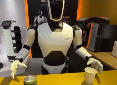 人形机器人能够“咖啡拉花”，北京上海深圳加快布局、创新发展