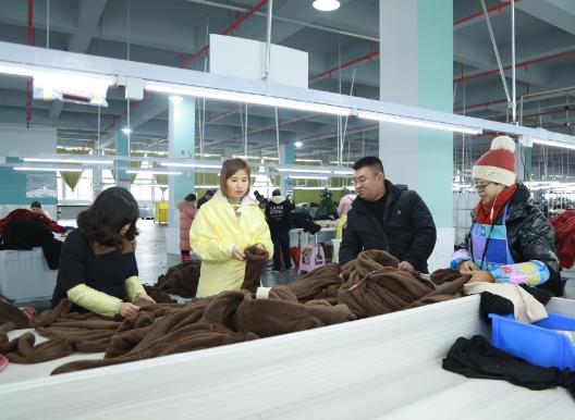 贵州长顺：招商引资结硕果 巧手缝出新生活