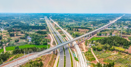 成都至宜宾高速铁路全线正式通车运营