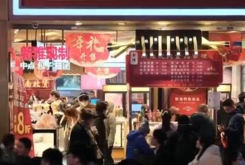 各大商圈人气爆棚 “花式”营销“不打烊” 激发消费潜力