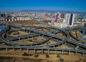 内蒙古加快建设“4横12纵”综合立体交通网主骨架