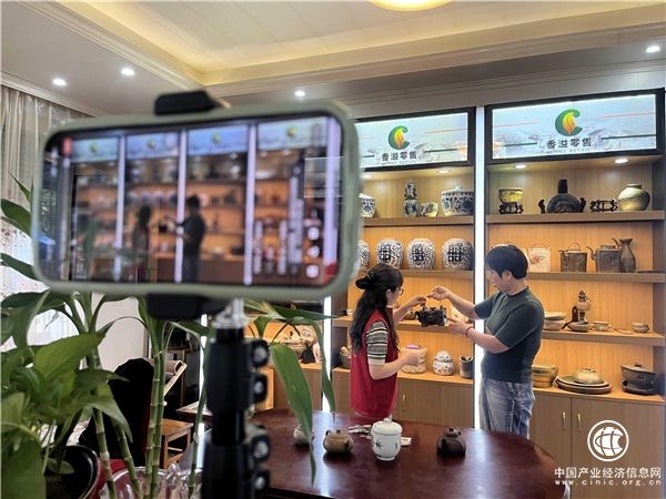 浙江上虞：“穿针引线” 编织共富农网