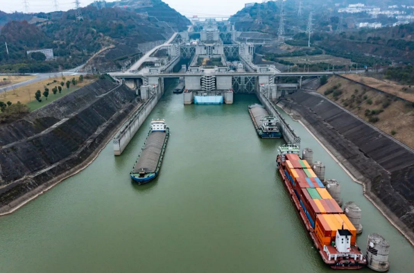 2023年三峡枢纽年通过货运量超1.72亿吨 同比增长7.95%
