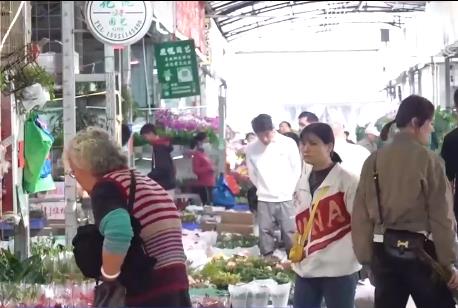 消费“旺起来” 百姓“乐起来” 年货市场临近春节“热”起来