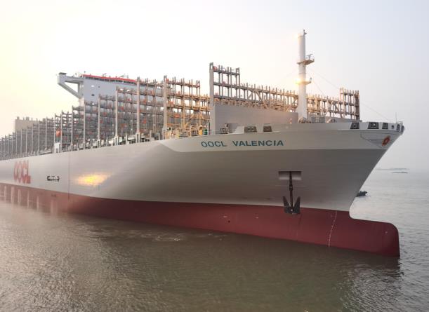 新年首艘！全球最大级集装箱船出海试航