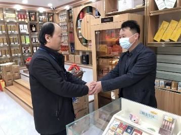 武汉市武昌区烟草专卖局：热心为民 小服务也是大民生