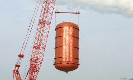 全球首个海水提钾产业化工程顺利完成首吊