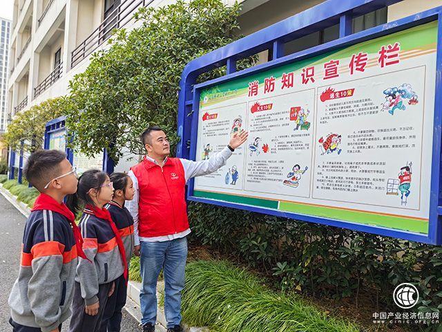 贴心服务“不降温”当好冬日“暖心人”