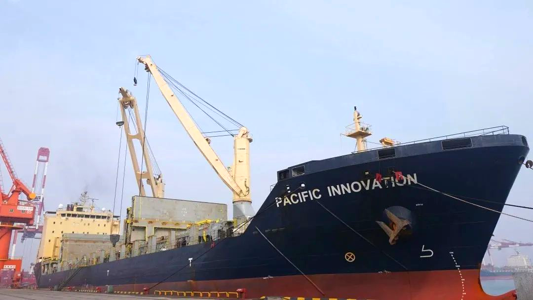 山东港口青岛港新年首条“一带一路”新航线顺利开通