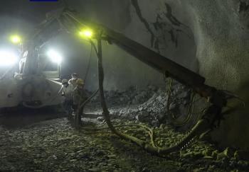 内蒙古集通铁路电气化改造工程全线最长隧道顺利贯通