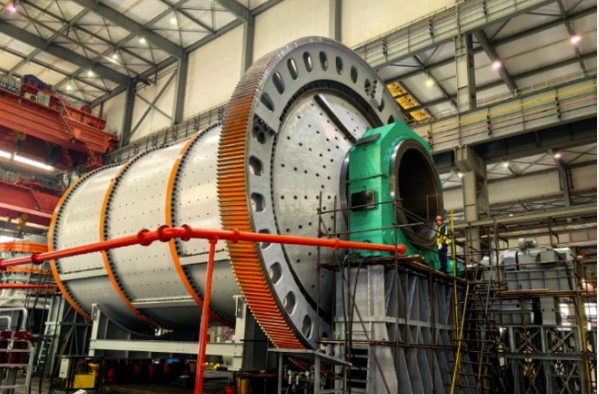 “中国造”最大球磨机在加纳共和国顺利进行吊装