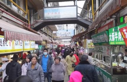 传统和新潮碰撞、市井烟火混搭时尚潮流 老街巷里“升腾”新年味