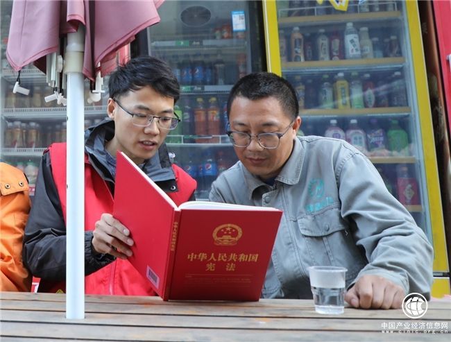 浙江龙港：与“宪”同行 “法”进驿站