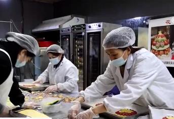 特色年货推陈创新频频“吸睛” 消费市场活力四射、新潮澎湃