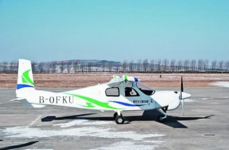 世界首款四座氢内燃飞机原型机成功首飞