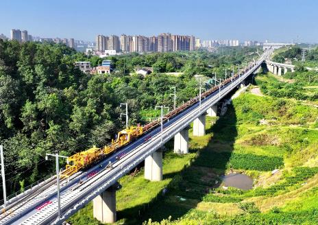 渝昆高铁渝宜段全线铺轨贯通 今年有望具备通车条件