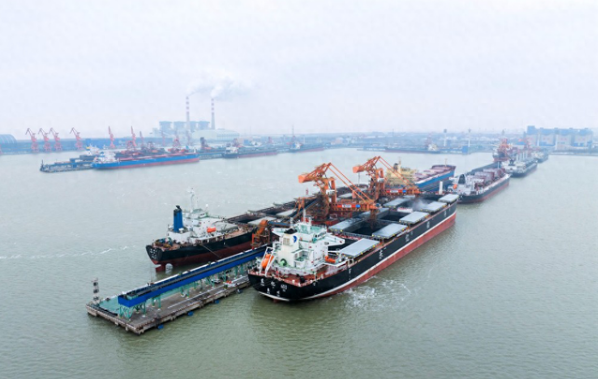 我国最大煤炭下水港月煤炭下水量创新高